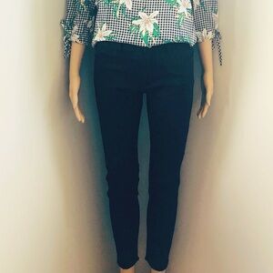 Stylish Black Skinny Jeans | The Hanger | Everyday Chic 🖤